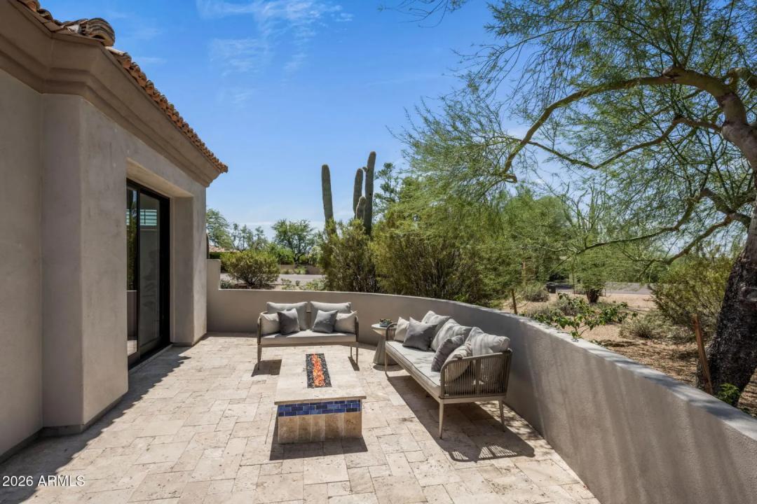 Real Estate Picture 4