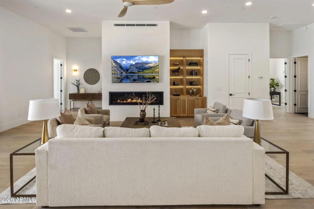 Real Estate Picture 11