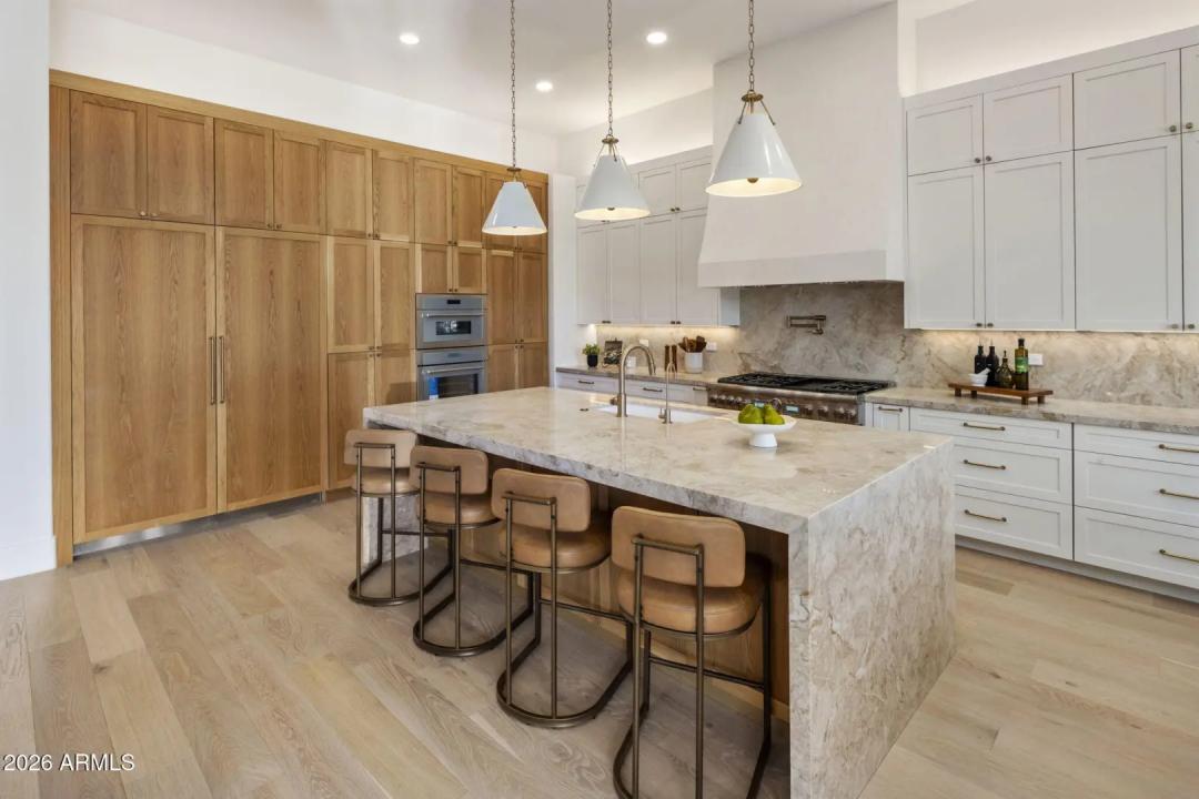 Real Estate Picture 14