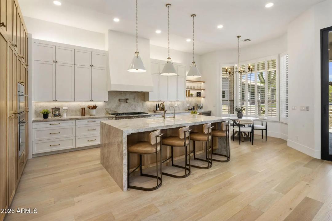 Real Estate Picture 18