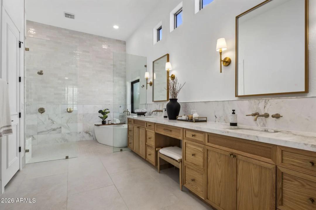 Real Estate Picture 24
