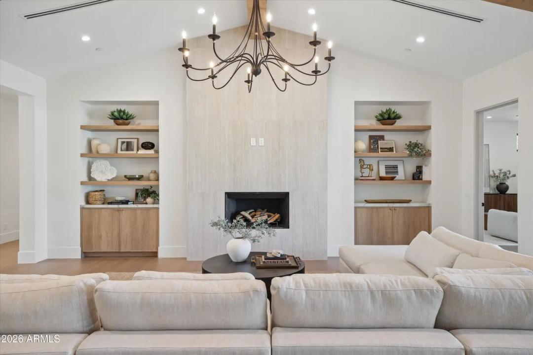 Real Estate Picture 4