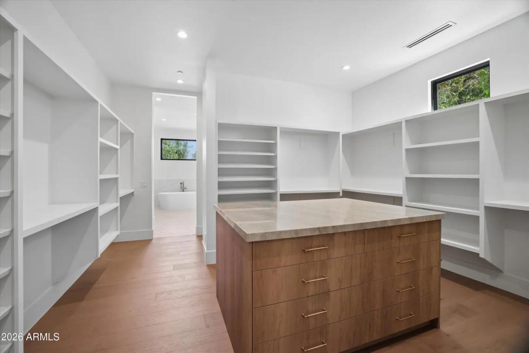 Real Estate Picture 22