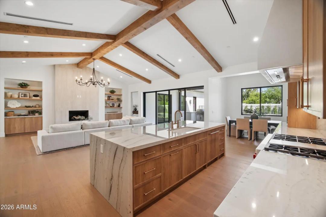 Real Estate Picture 11
