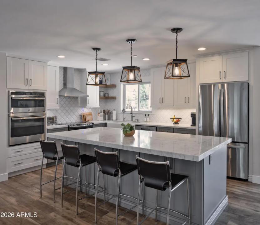 Real Estate Picture 3