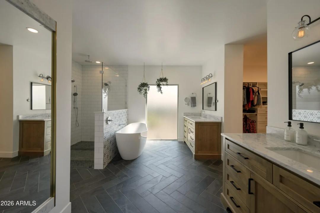 Real Estate Picture 11