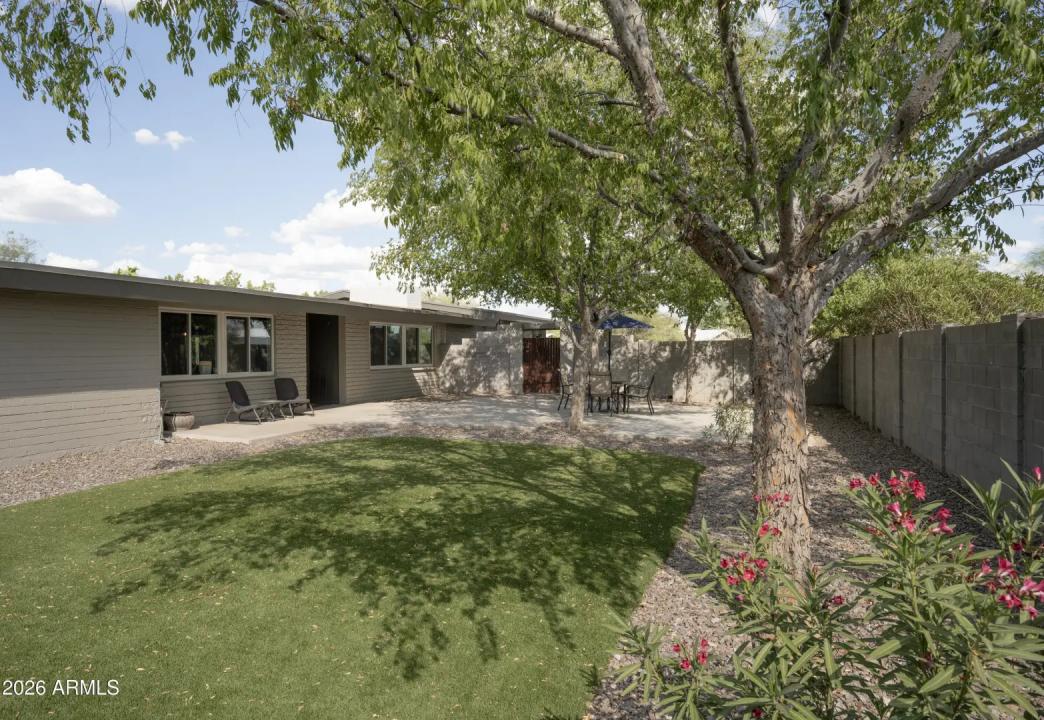 Real Estate Picture 5