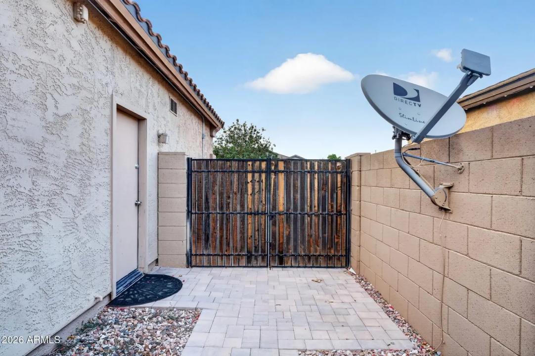 Real Estate Picture 23