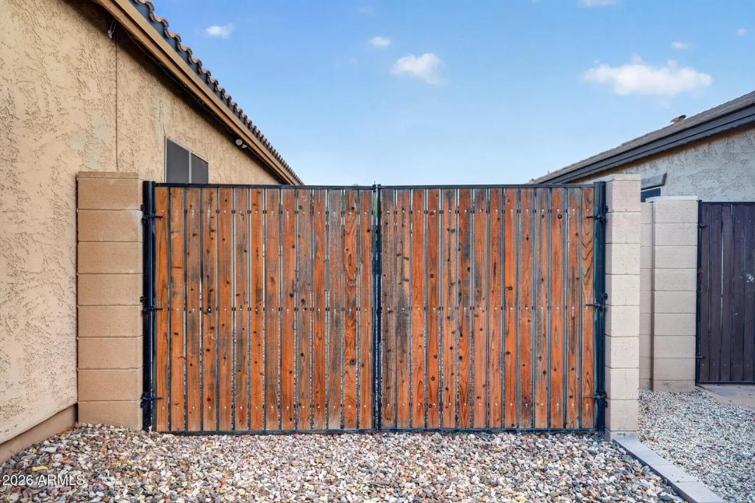 Real Estate Picture 24