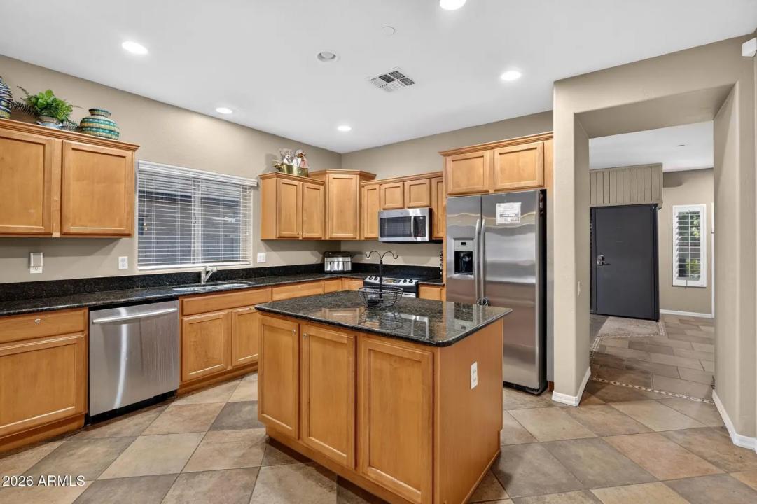Real Estate Picture 4