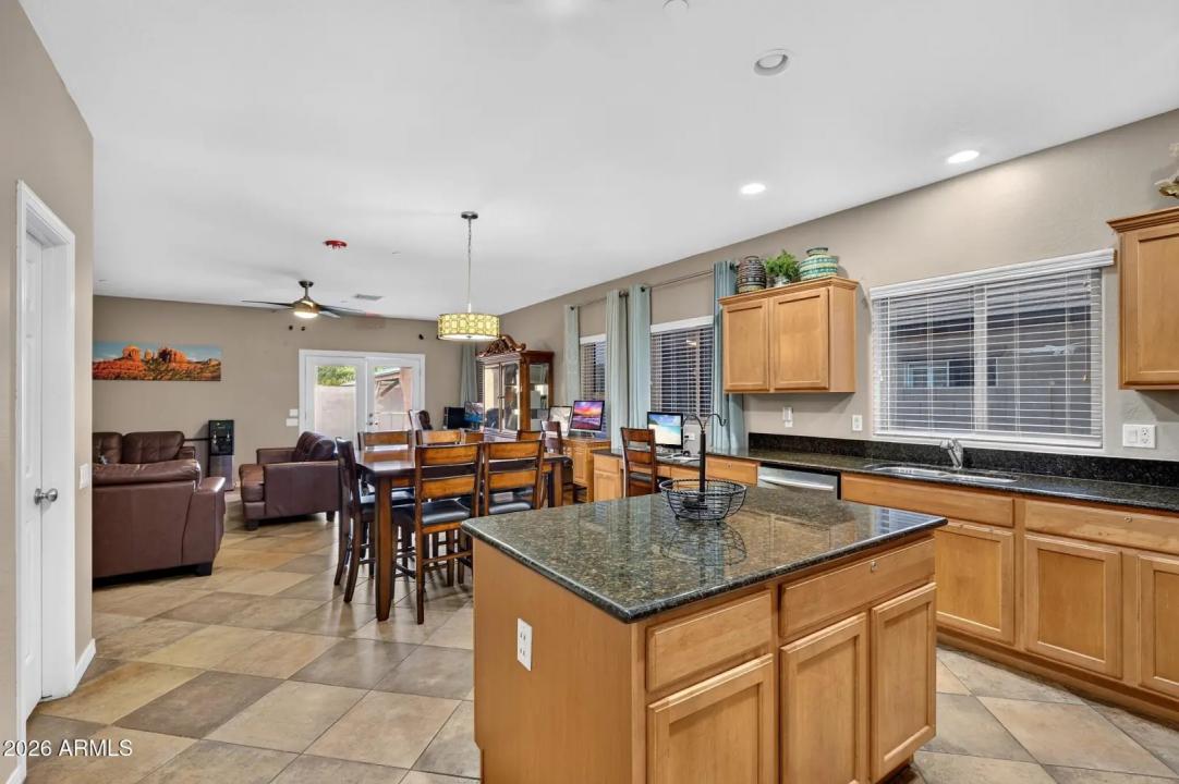 Real Estate Picture 3