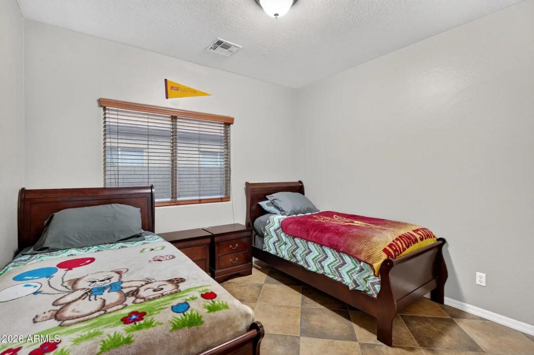 Real Estate Picture 12