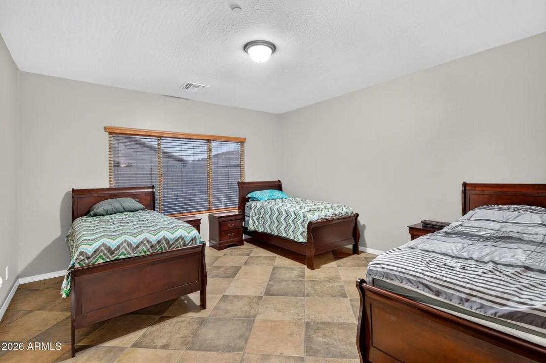 Real Estate Picture 13
