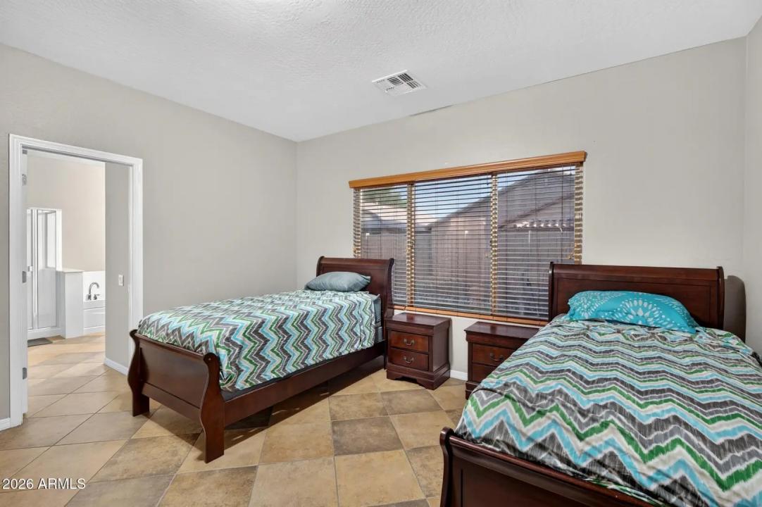 Real Estate Picture 14
