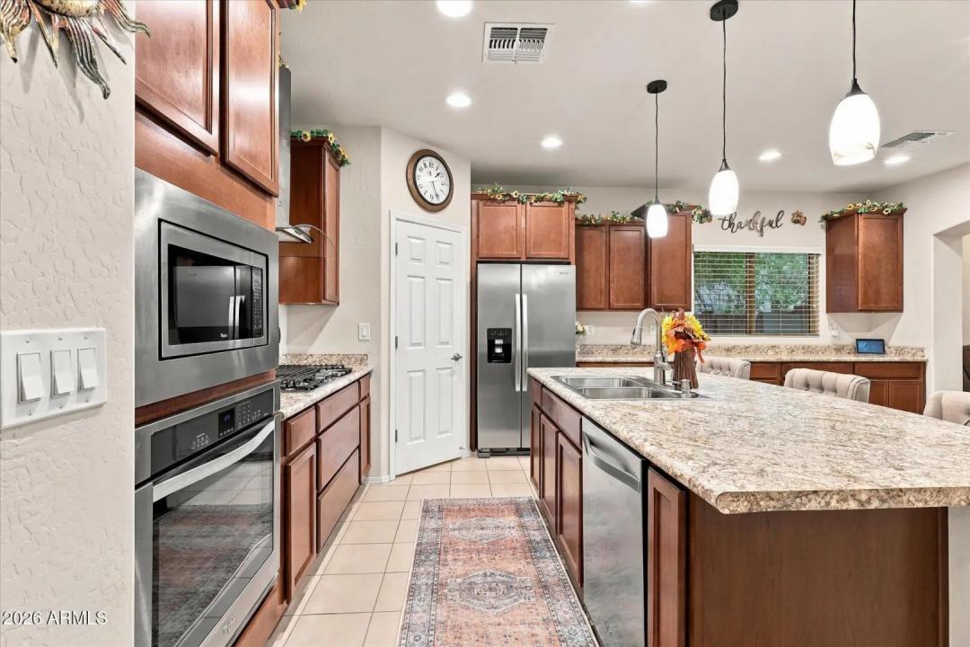 Real Estate Picture 16