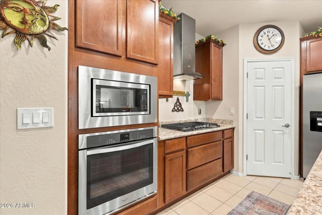 Real Estate Picture 4