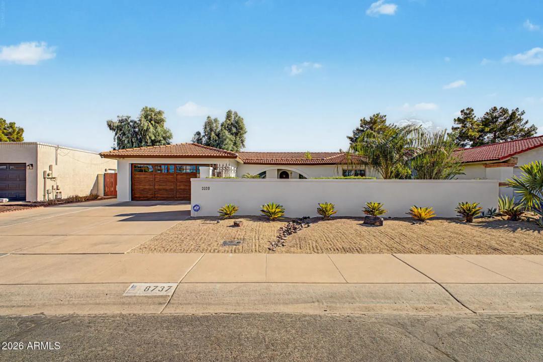 8737 E VIA DE LA GENTE Scottsdale AZ 85258