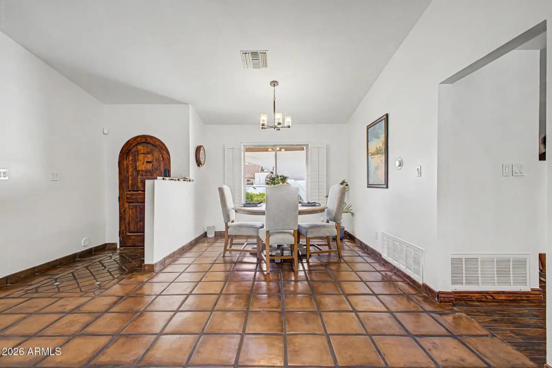 Real Estate Picture 9