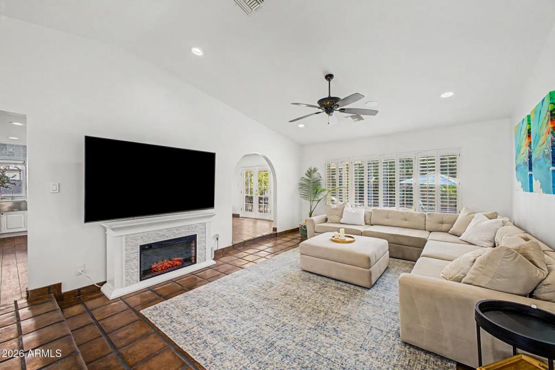 Real Estate Picture 12