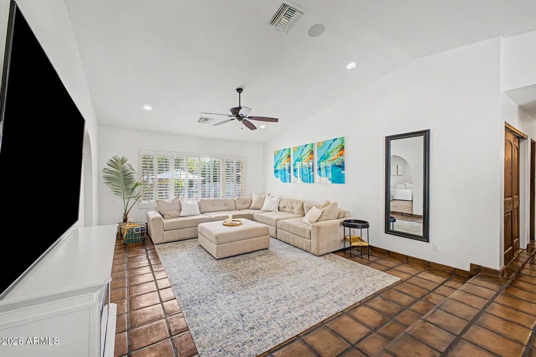 Real Estate Picture 13