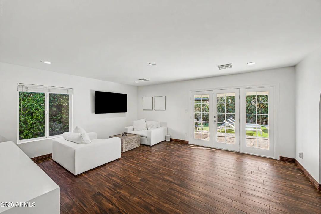 Real Estate Picture 23