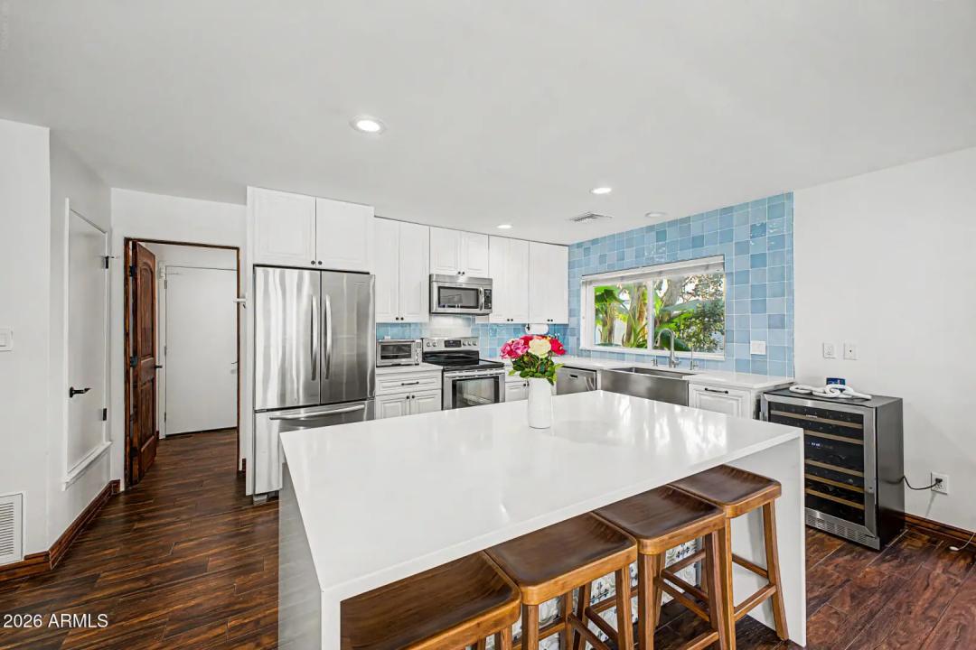 Real Estate Picture 18