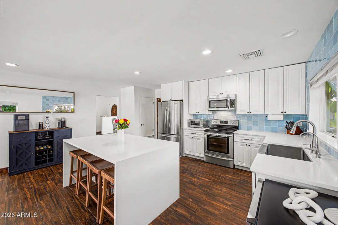 Real Estate Picture 19