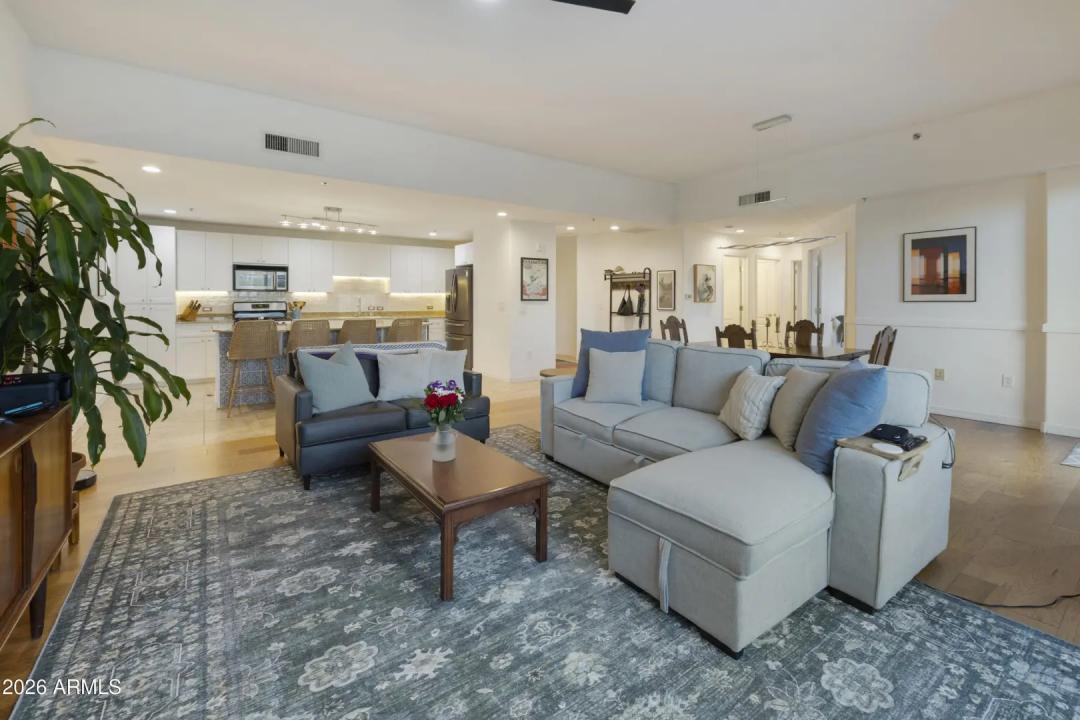 Real Estate Picture 7