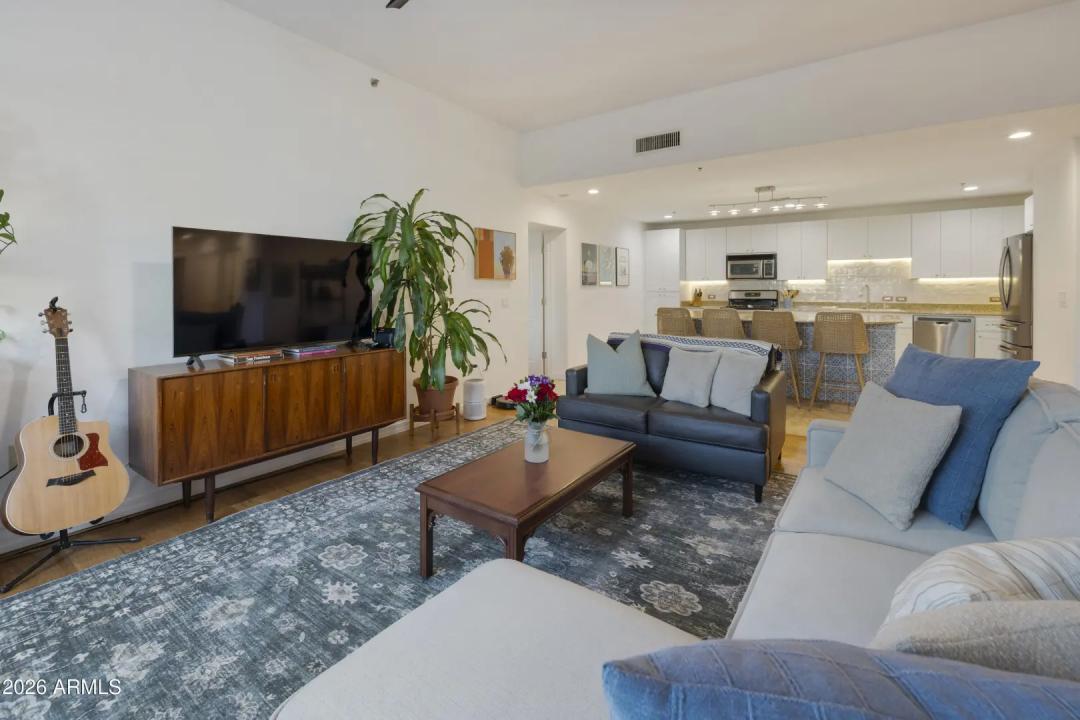 Real Estate Picture 4