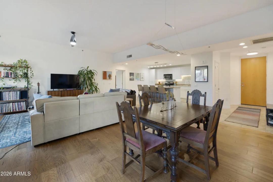 Real Estate Picture 8