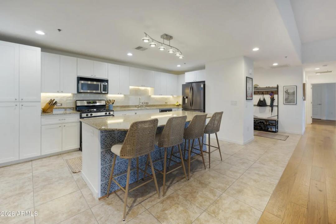 Real Estate Picture 5