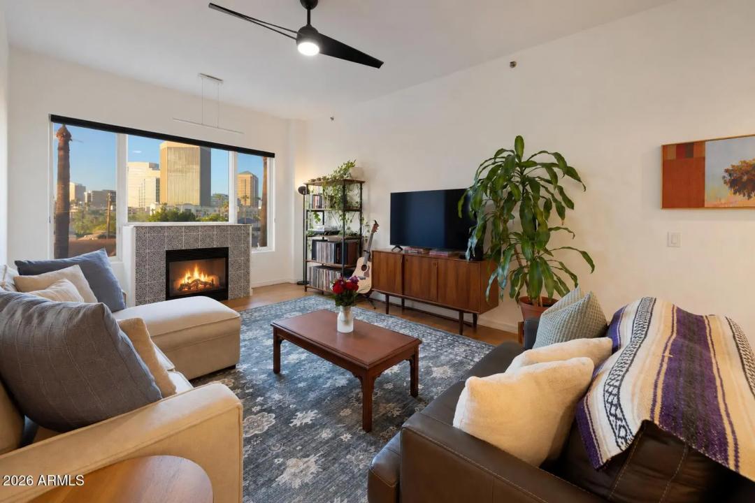 Real Estate Picture 3