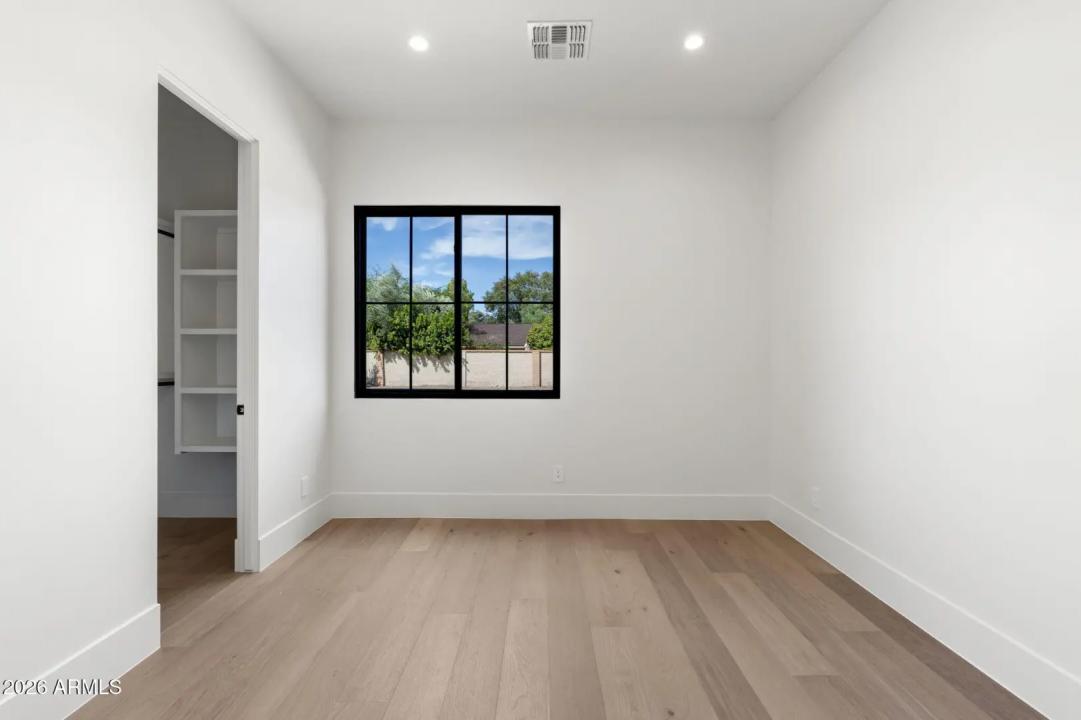 Real Estate Picture 23