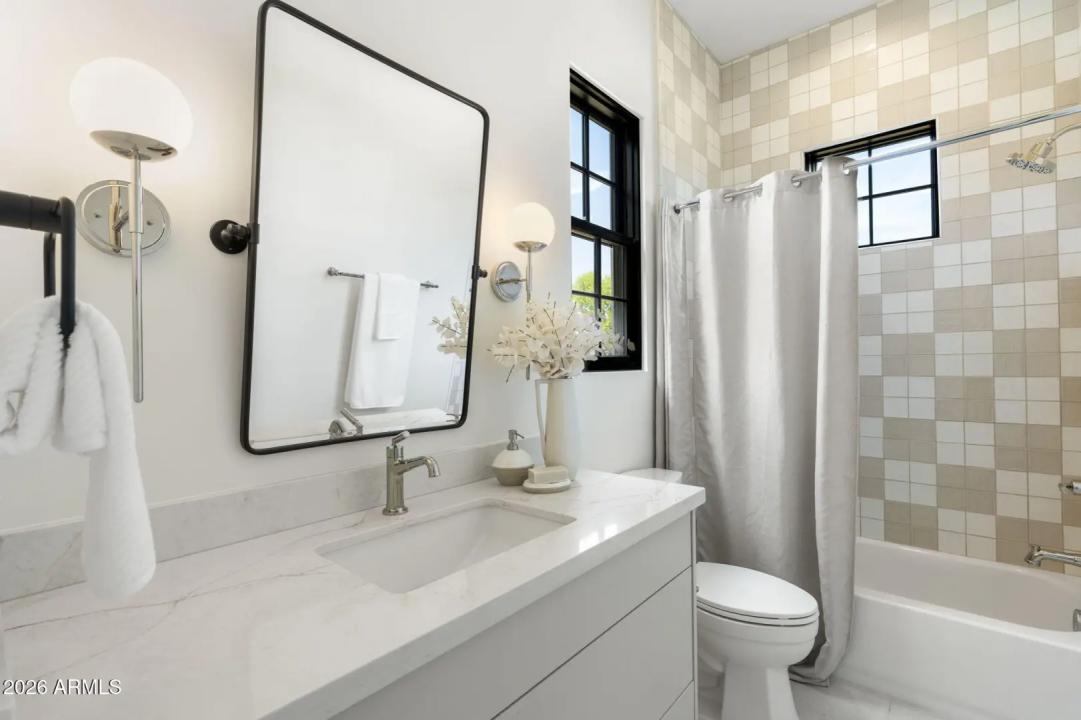 Real Estate Picture 26