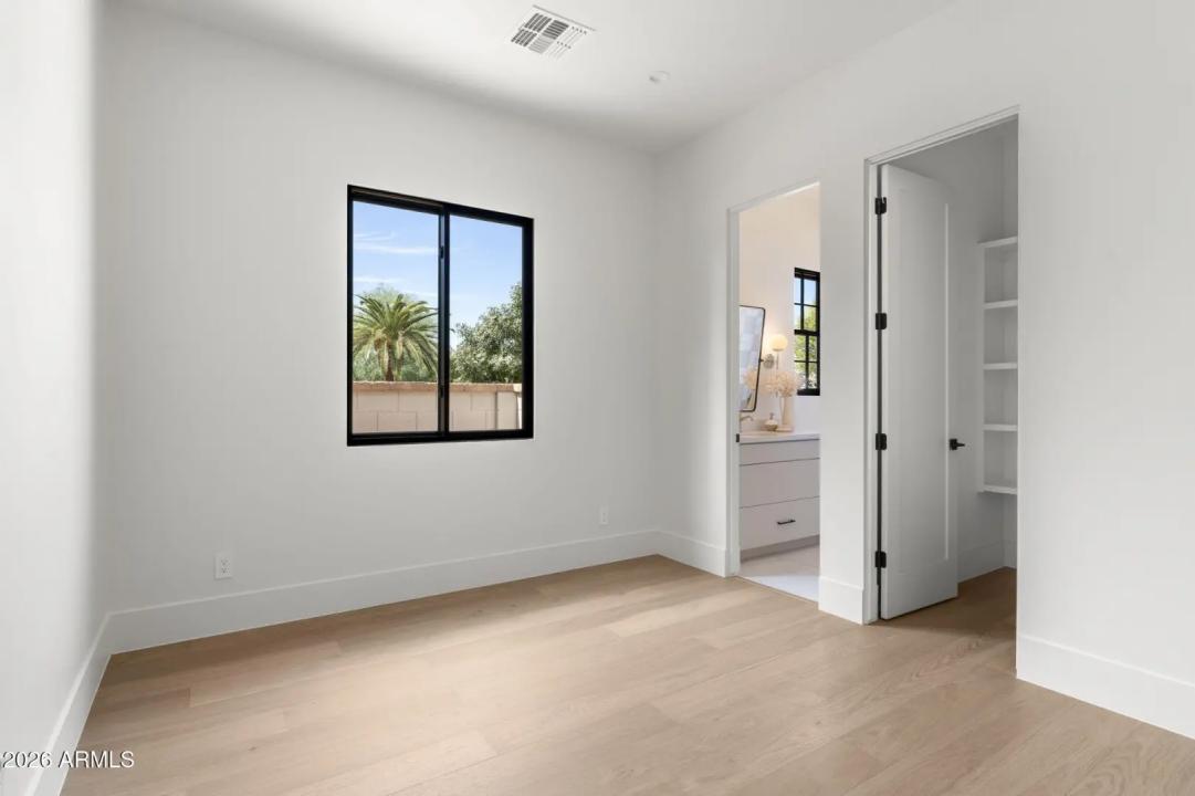 Real Estate Picture 25