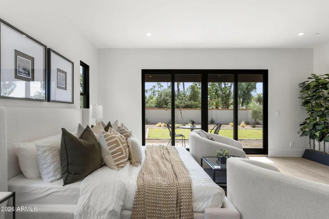 Real Estate Picture 18