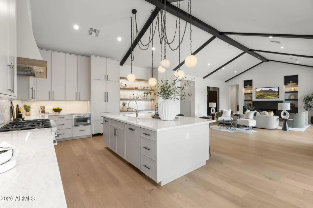 Real Estate Picture 11
