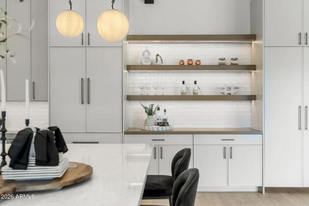 Real Estate Picture 3