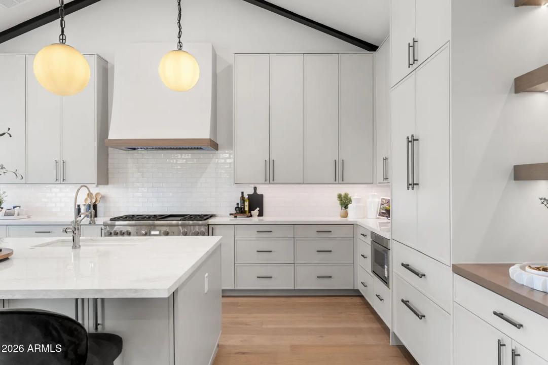 Real Estate Picture 13