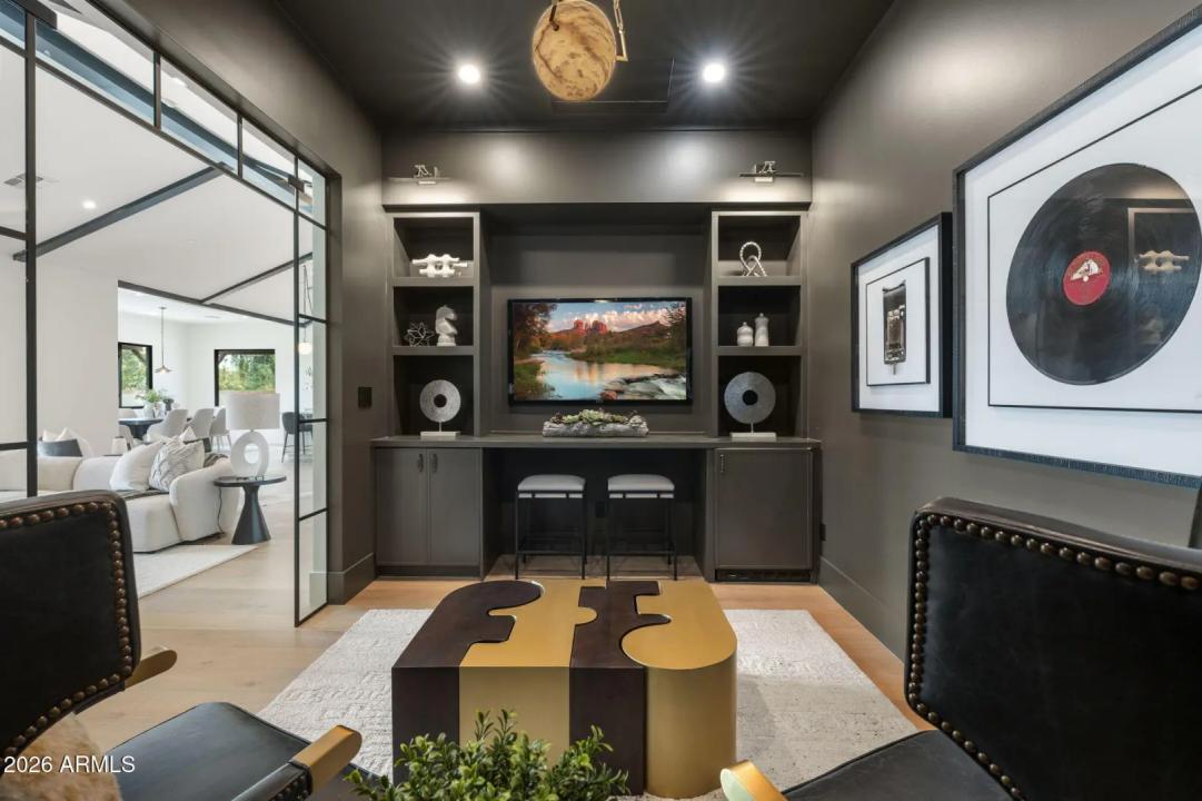 Real Estate Picture 16