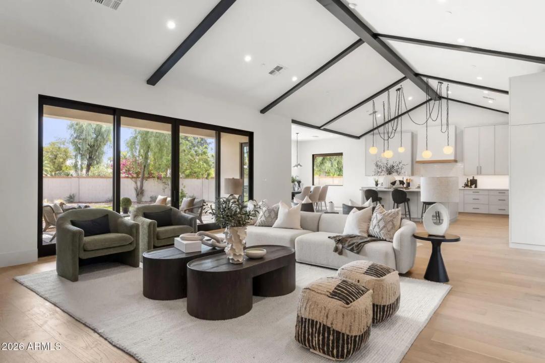 Real Estate Picture 4