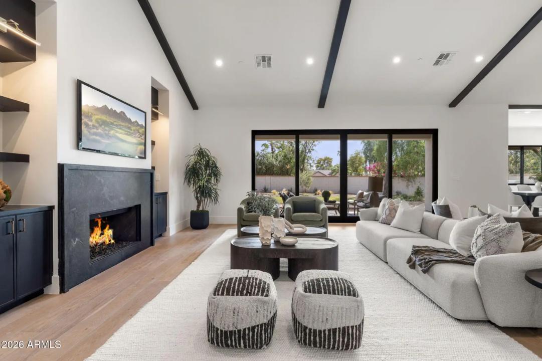 Real Estate Picture 9
