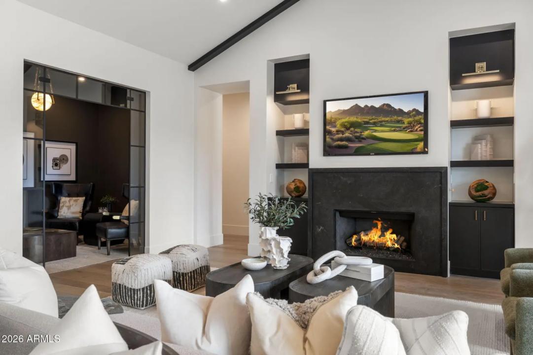 Real Estate Picture 5
