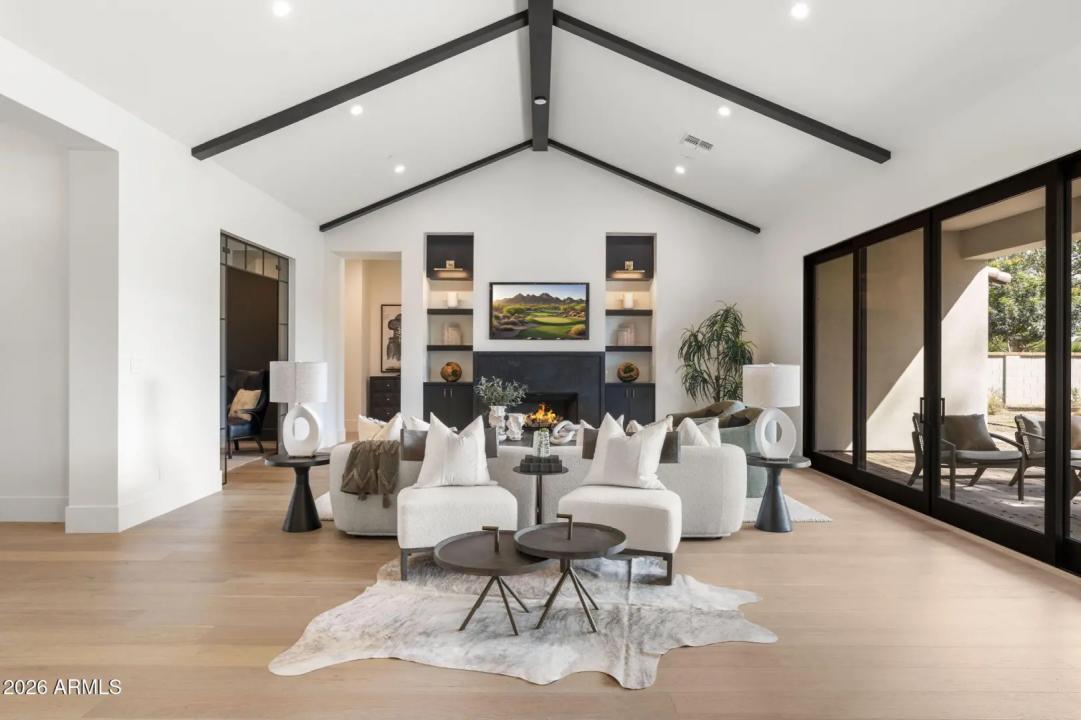 Real Estate Picture 8