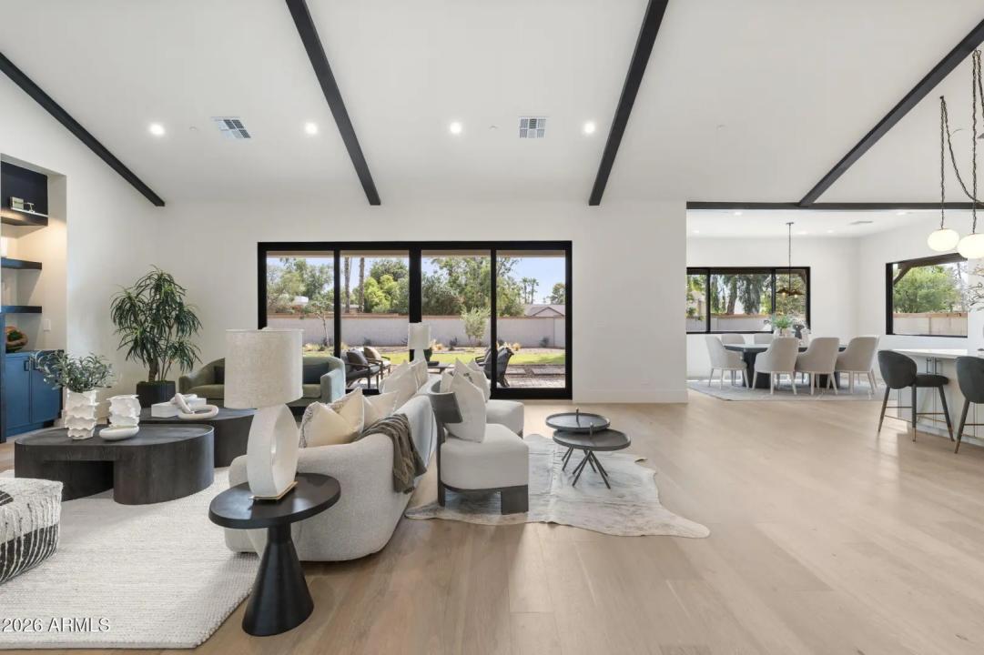 Real Estate Picture 7