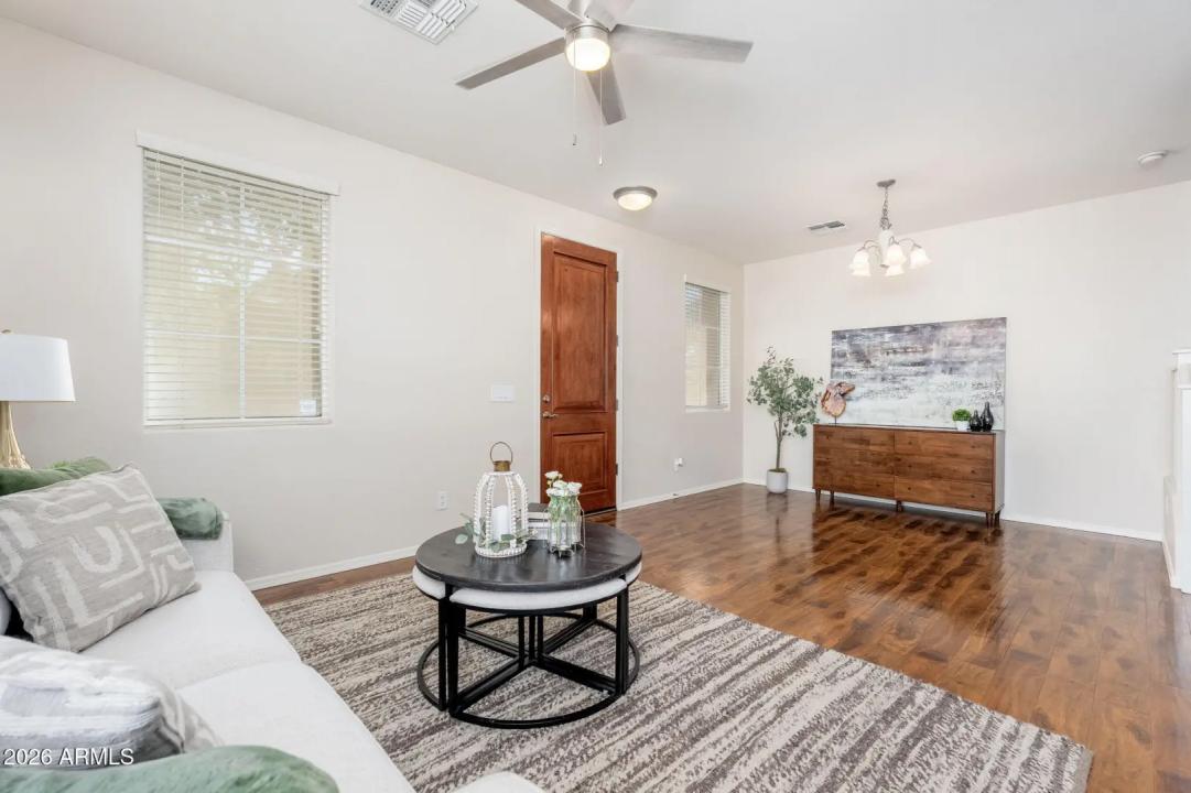 Real Estate Picture 3