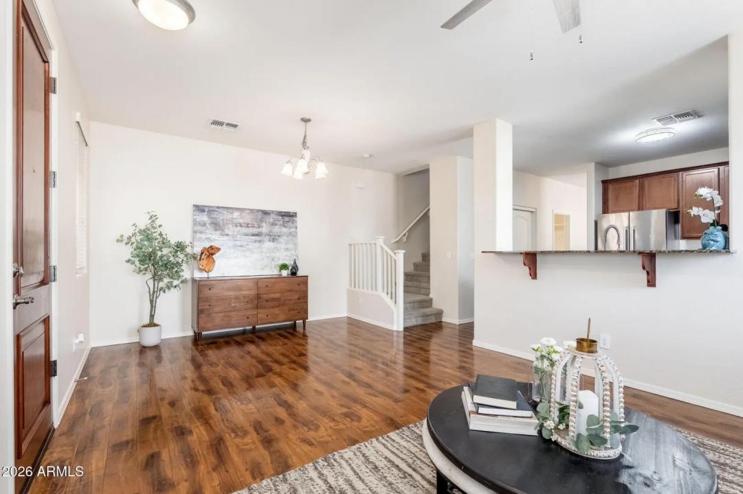 Real Estate Picture 4