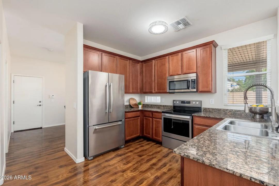 Real Estate Picture 5
