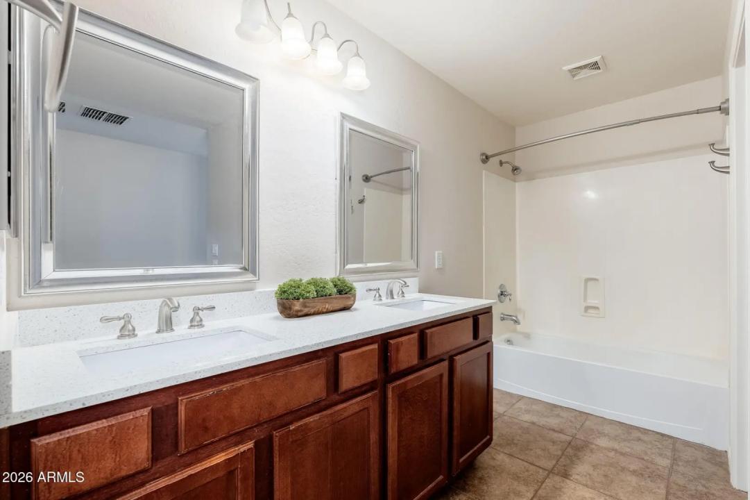 Real Estate Picture 12
