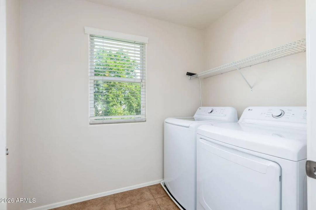 Real Estate Picture 14